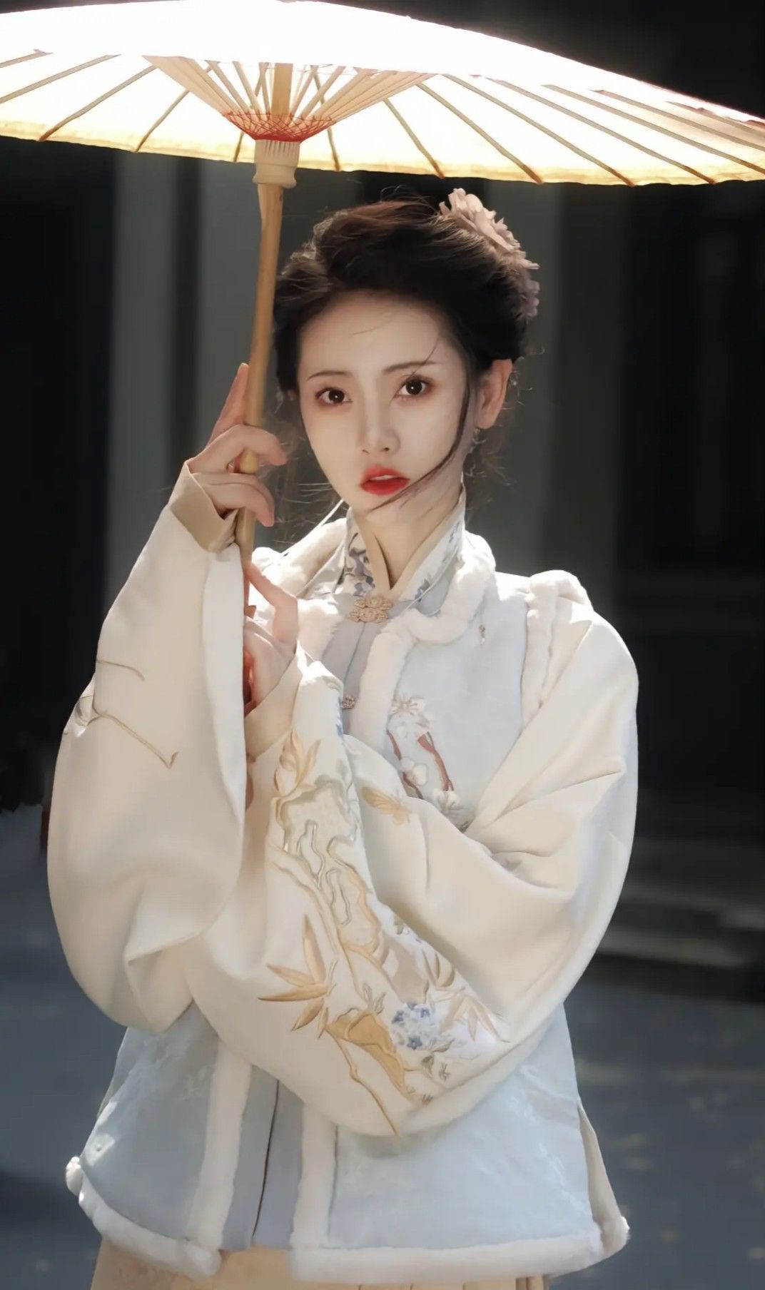 The Enchantment of Traditional Chinese Dress:A Girls Journey into the World of Hanfu and Tangzhuang The Enchantment of Traditional Chinese Dress:A Girls Journey into the World of Hanfu and Tangzhuang