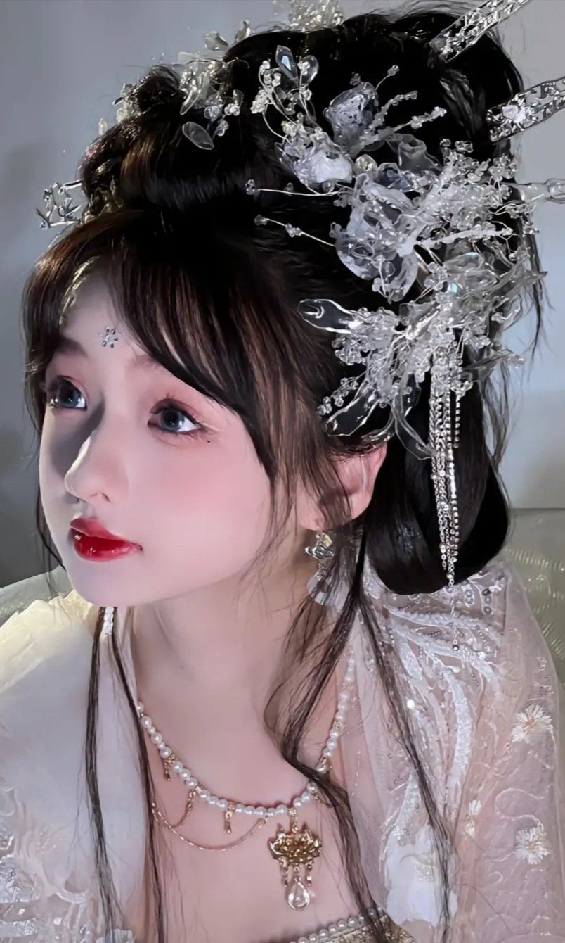 Fuyao Style Hanfu:Exploring the Essence of Traditional Chinese Fashion Fuyao Style Hanfu:Exploring the Essence of Traditional Chinese Fashion