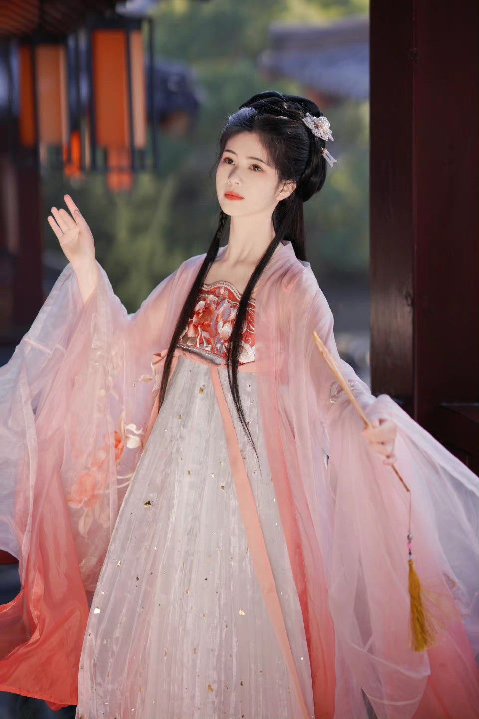Elevating the Class of Fashion:The Allure of Quality Qipao Elevating the Class of Fashion:The Allure of Quality Qipao