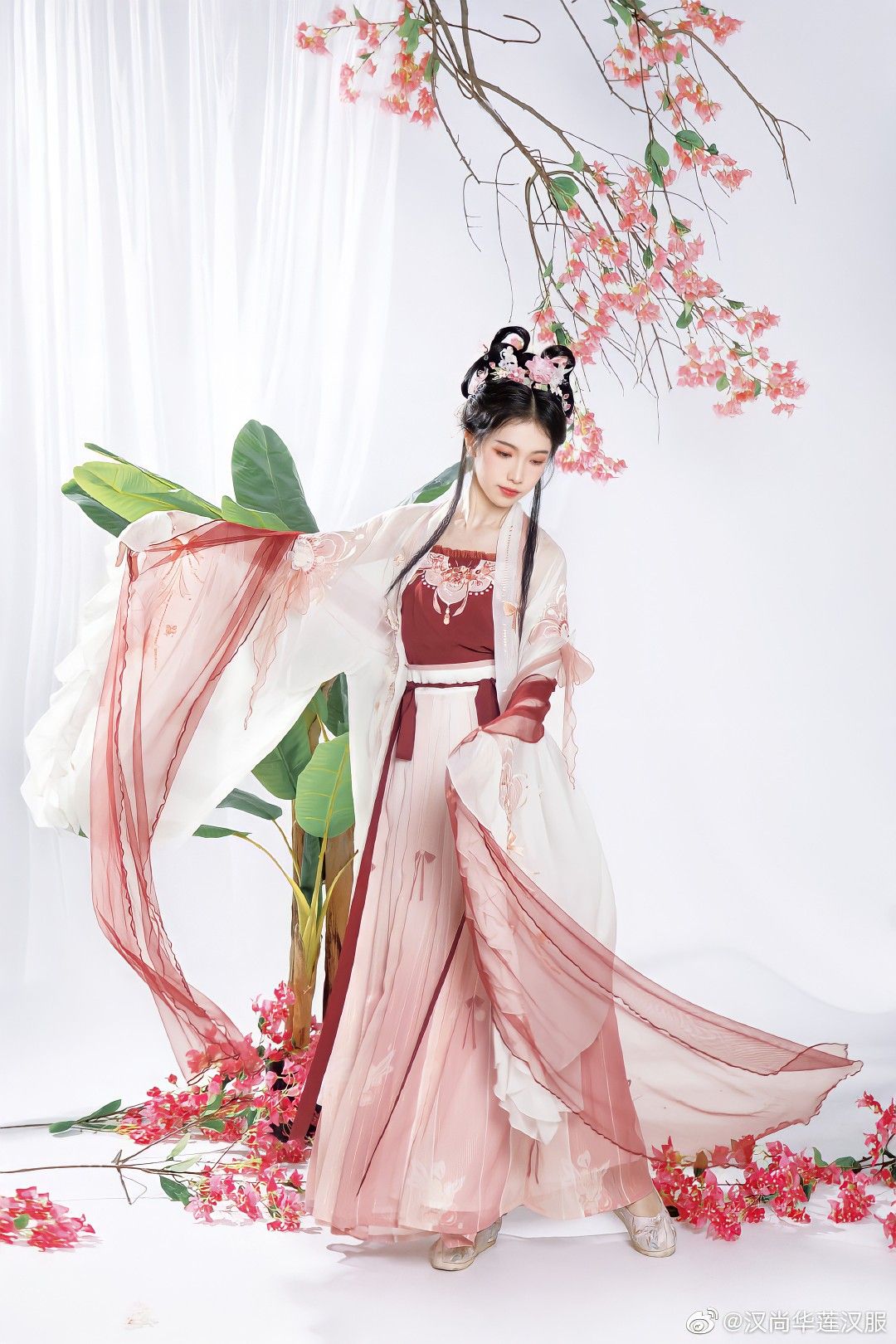 Children in Green Hanfu:The Splendor of Youth and Environmental Protection Children in Green Hanfu:The Splendor of Youth and Environmental Protection
