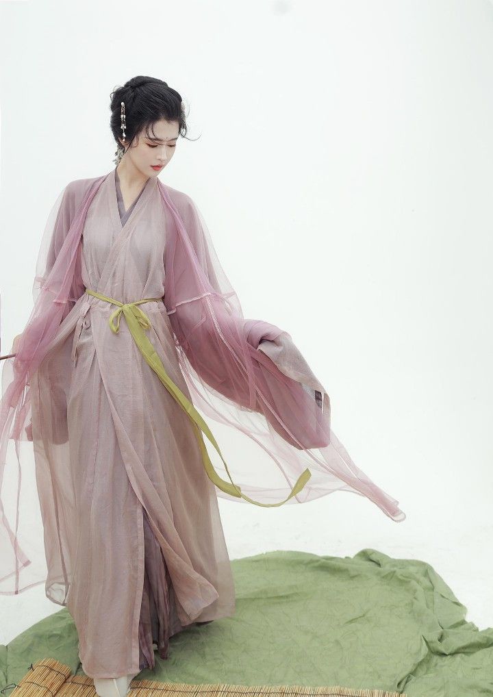 Little Girl in Traditional Hanfu:The Charm of Eight-Year-Old Childs Hanfu Fashion Little Girl in Traditional Hanfu:The Charm of Eight-Year-Old Childs Hanfu Fashion