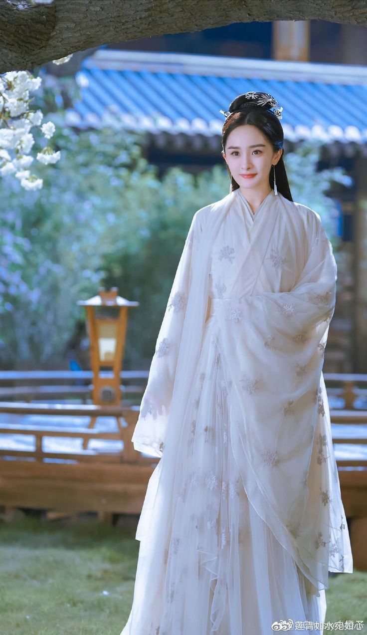 Elegant Qipao:The Noble and Fashionable Symbol of Traditional Chinese Elegance Elegant Qipao:The Noble and Fashionable Symbol of Traditional Chinese Elegance