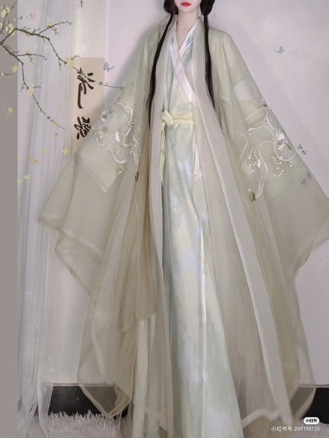 Blooming Beauty:Exploring the Hanfu Fashion Inspired by Hua Buqi Blooming Beauty:Exploring the Hanfu Fashion Inspired by Hua Buqi