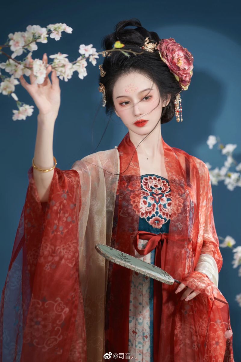 The Enchantment of a Purple Hanfu Butterfly The Enchantment of a Purple Hanfu Butterfly