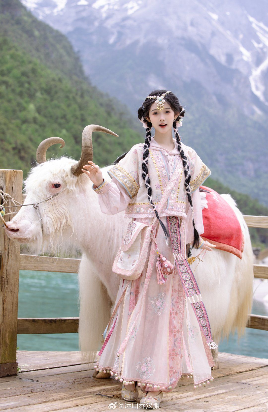 Chuanmai Cheongsam for Petite Women:Embracing Traditional Elegance Despite Height Chuanmai Cheongsam for Petite Women:Embracing Traditional Elegance Despite Height