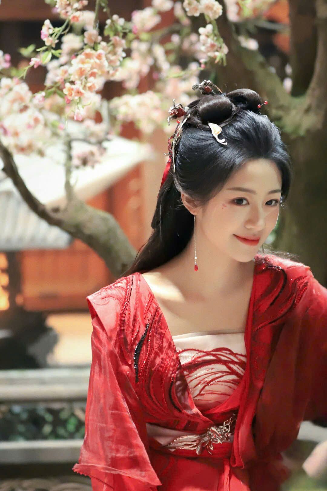 Plus-Size Chinese Traditional Clothing:The Charm of Hanfu for Curvier Women in China Plus-Size Chinese Traditional Clothing:The Charm of Hanfu for Curvier Women in China