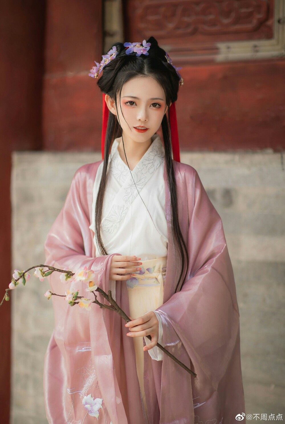 Ming-Style Hanfu in a Bloom of Pink:A Journey into Traditional Chinese Elegance Ming-Style Hanfu in a Bloom of Pink:A Journey into Traditional Chinese Elegance