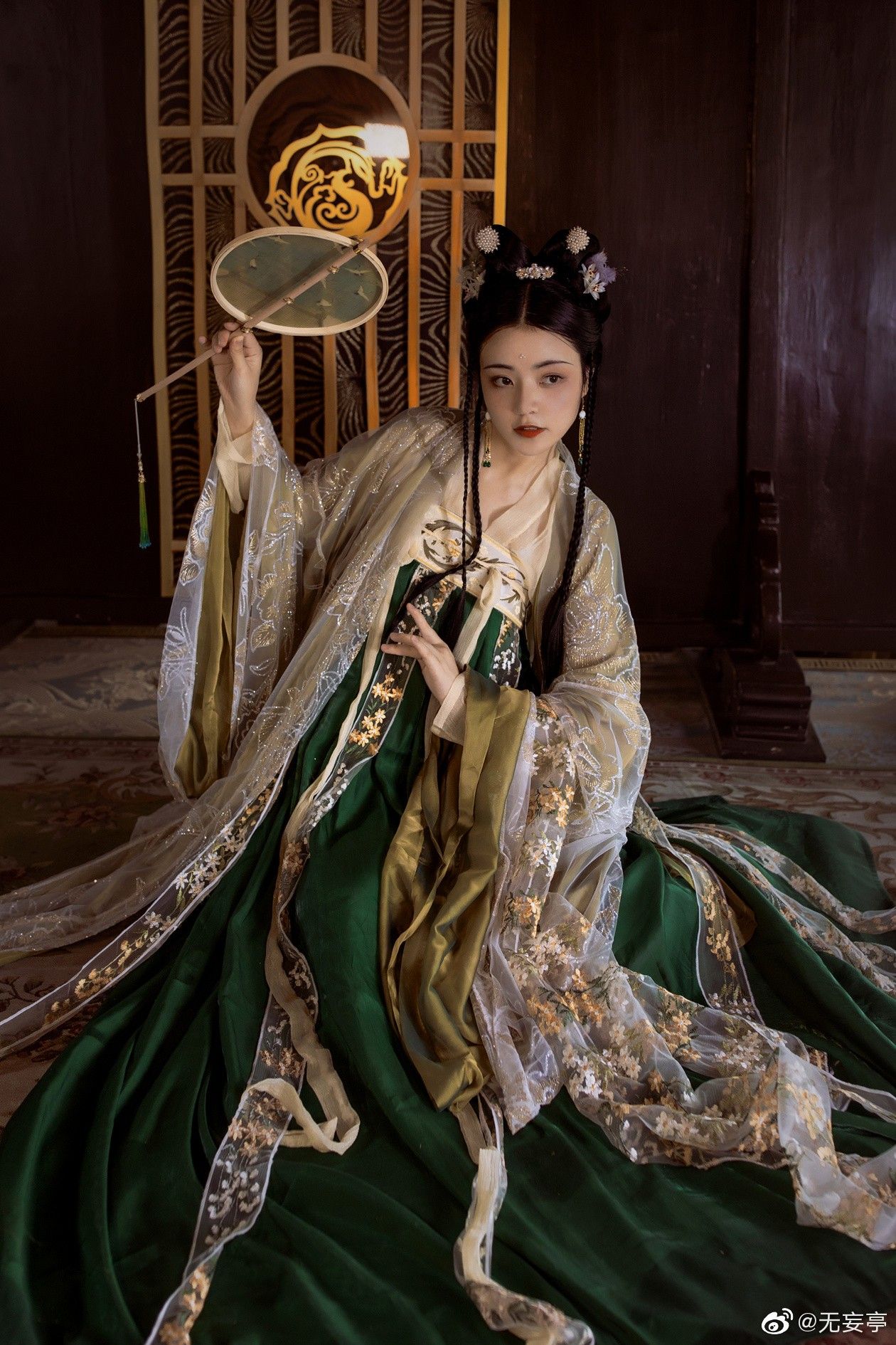 Little Girl in Hanfu Shoes:Exploring the World of Traditional Chinese Clothing in Kindergarten Little Girl in Hanfu Shoes:Exploring the World of Traditional Chinese Clothing in Kindergarten
