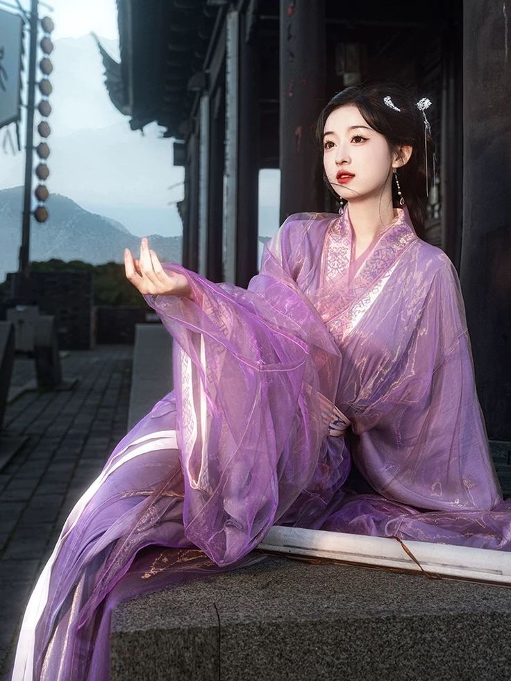 Earring Elegance:Ancient Style and Fairy-like Charm in Traditional Hanfu Fashion Earring Elegance:Ancient Style and Fairy-like Charm in Traditional Hanfu Fashion