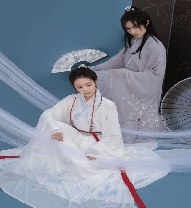 The Intimidating Power of a Young Girl in Traditional Hanfu Costume The Intimidating Power of a Young Girl in Traditional Hanfu Costume