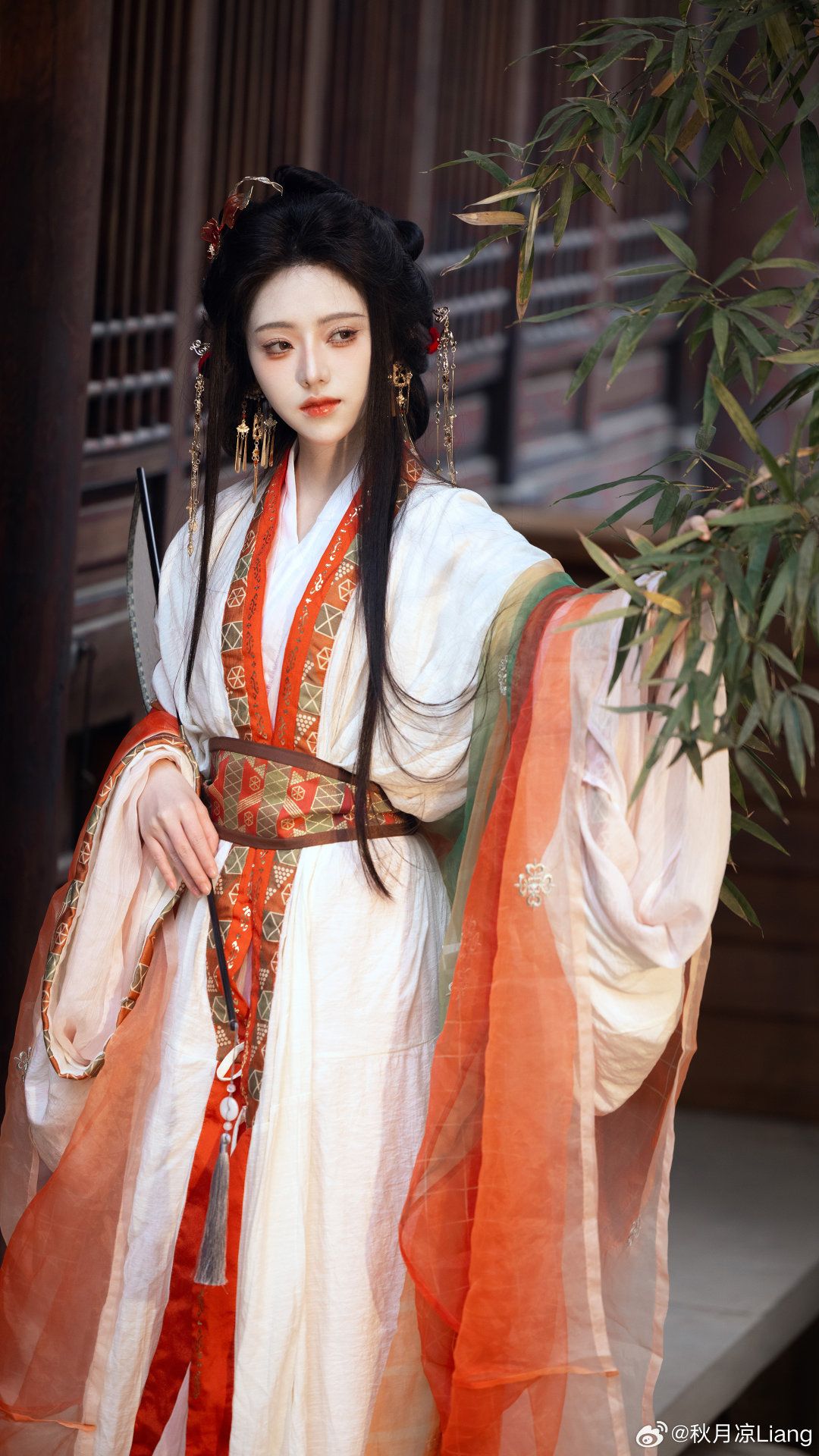 Starry Hanfu:The Enchanting Aquarius in a Galaxy of Cultural Splendor Starry Hanfu:The Enchanting Aquarius in a Galaxy of Cultural Splendor