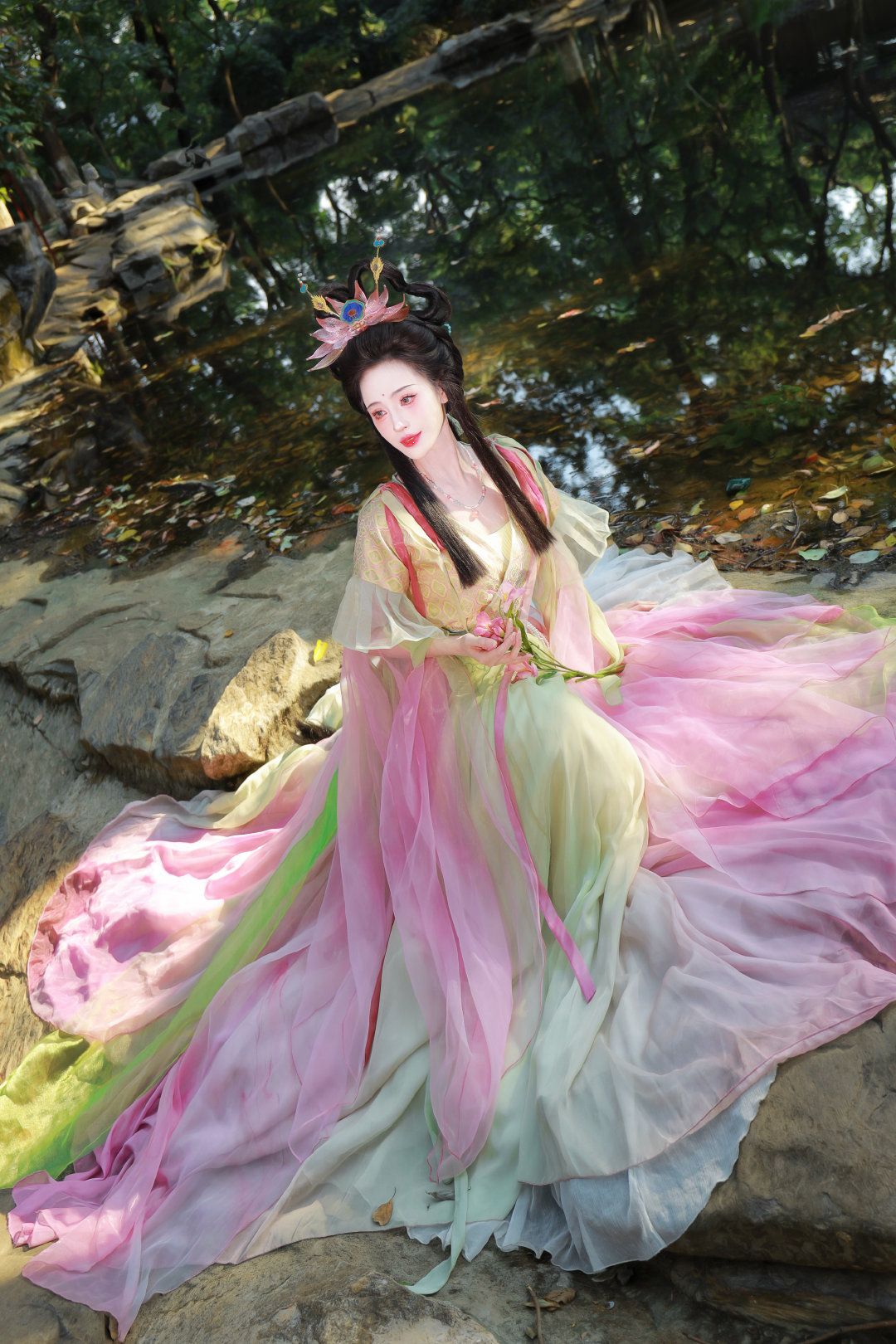Elastic Dance Cheongsam:The Evolution of a Traditional Chinese Attire Elastic Dance Cheongsam:The Evolution of a Traditional Chinese Attire