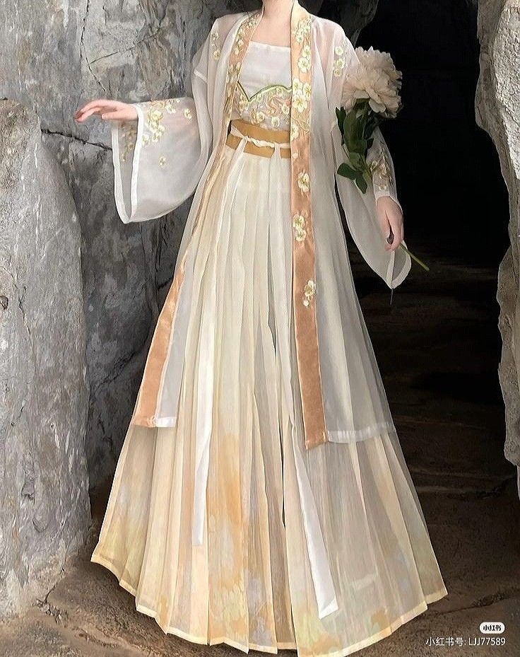 The Rise of the Hanfu Girl:A Look into the World of a汉服女童 as a Host The Rise of the Hanfu Girl:A Look into the World of a汉服女童 as a Host