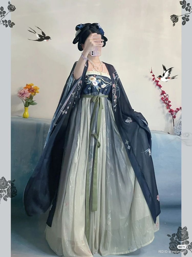 The Ming-Style Long Jacket and Horse-Tail Skirt:A Traditional Chinese Fashion The Ming-Style Long Jacket and Horse-Tail Skirt:A Traditional Chinese Fashion