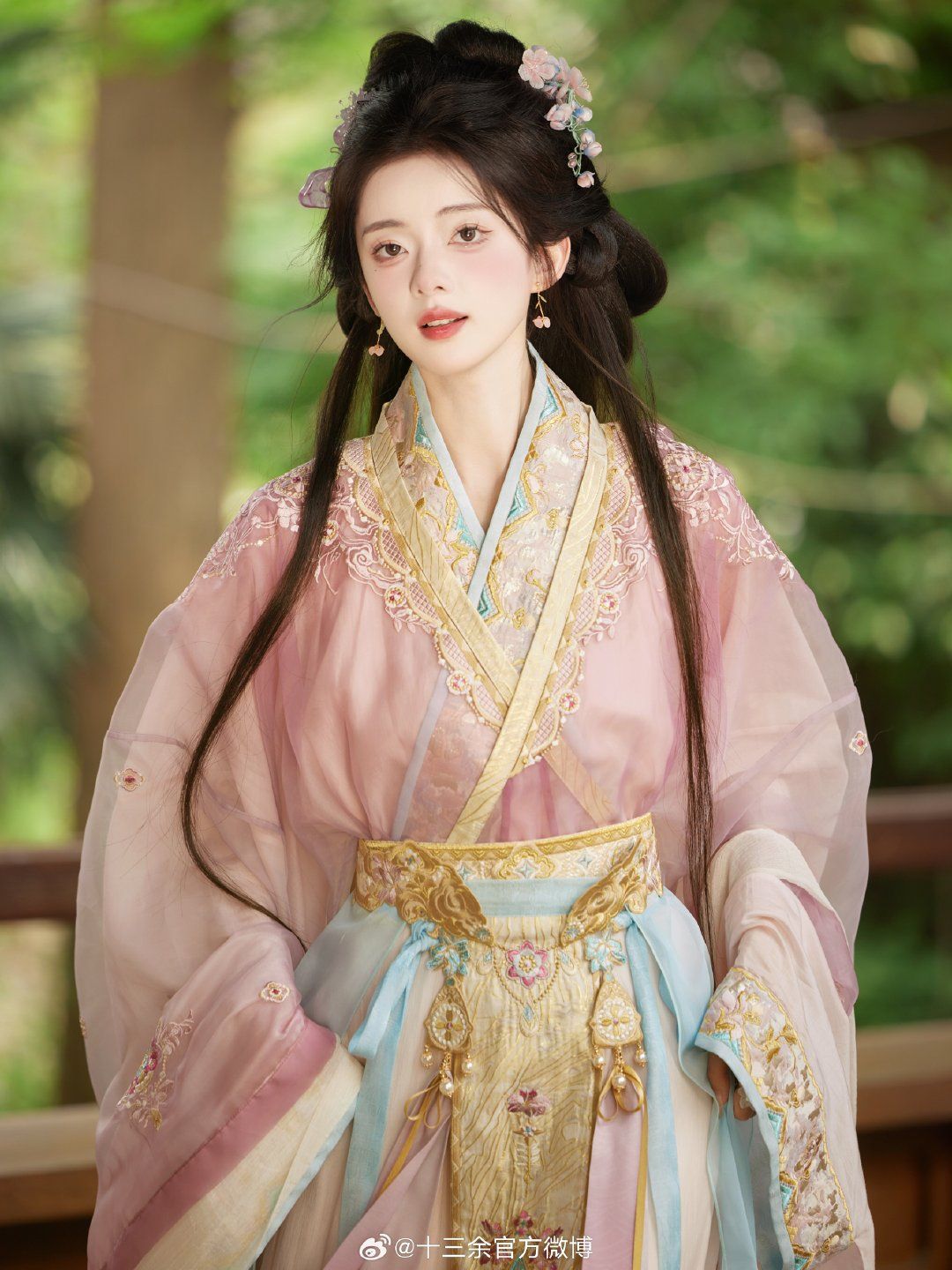 The Rise of Down-Filled Cheongsam:A Blend of Traditional Elegance and Modern Comfort The Rise of Down-Filled Cheongsam:A Blend of Traditional Elegance and Modern Comfort