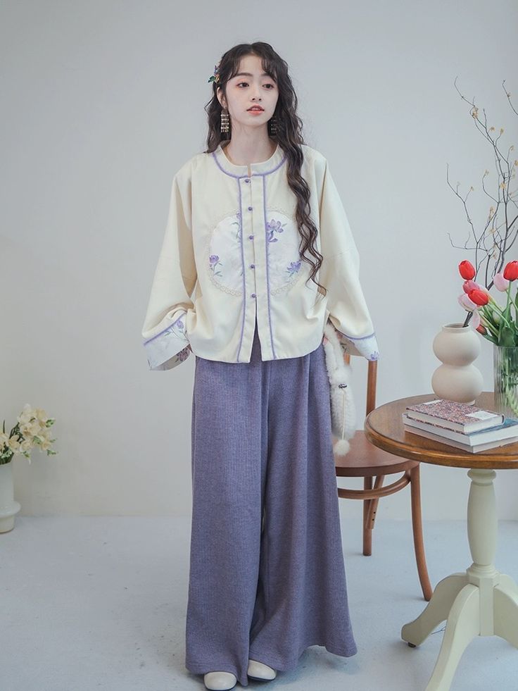 Unveiling the Elegance of Zhao Yazhis Bai Suzhen-Style Hanfu Unveiling the Elegance of Zhao Yazhis Bai Suzhen-Style Hanfu