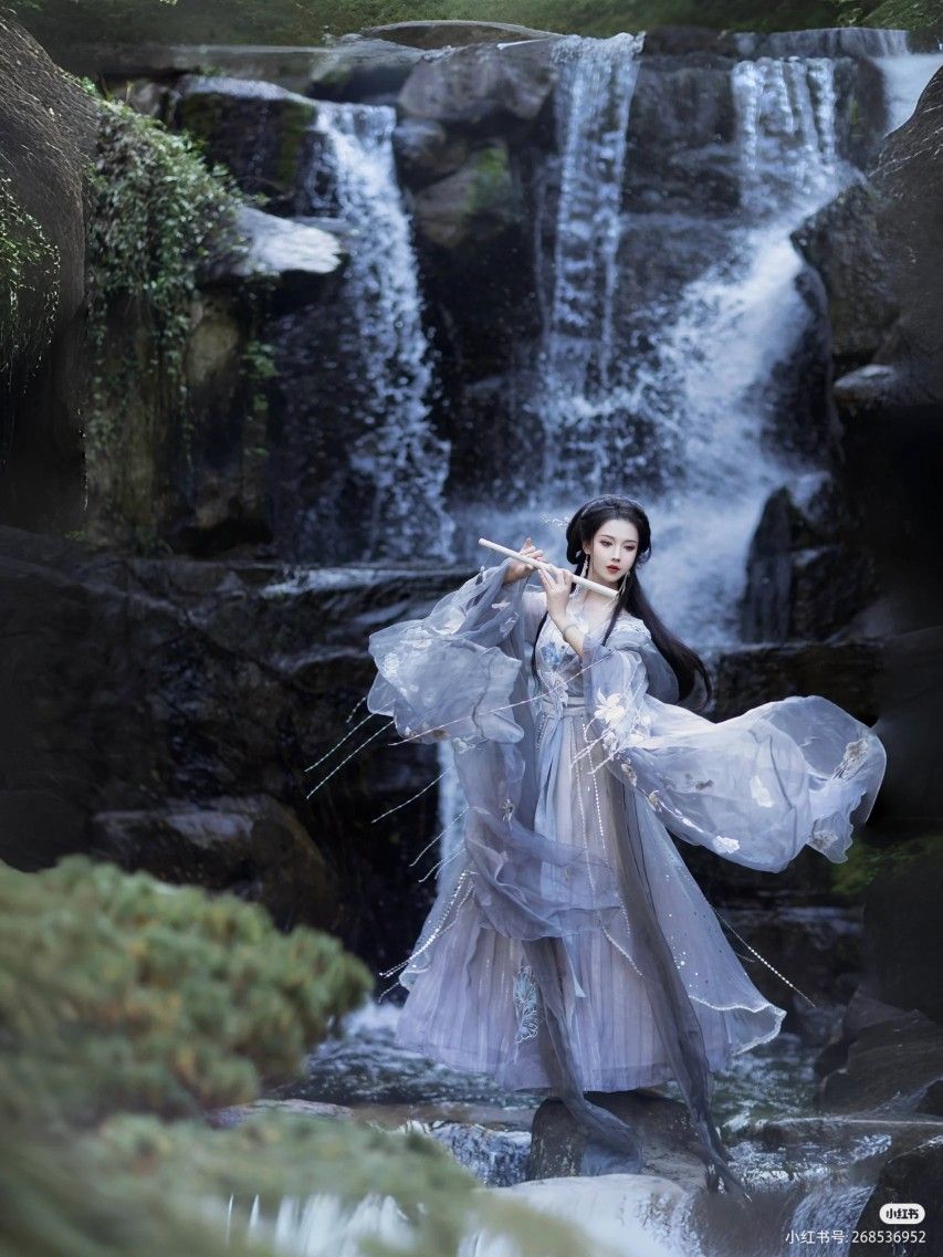 Summer in Blue:The Rise of Hanfu Fashion for College Students in Thin,Lightweight Fabrics Summer in Blue:The Rise of Hanfu Fashion for College Students in Thin,Lightweight Fabrics