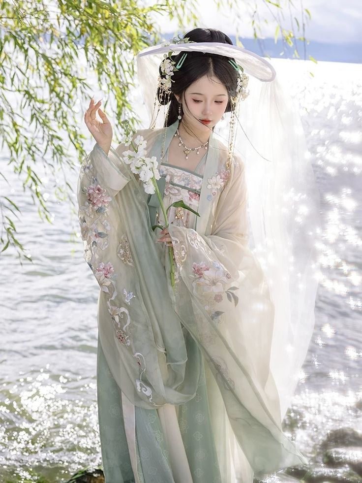 The Enchantment of Hair Sticks with Horseface Skirt:A Traditional Beauty in Modern Vogue The Enchantment of Hair Sticks with Horseface Skirt:A Traditional Beauty in Modern Vogue