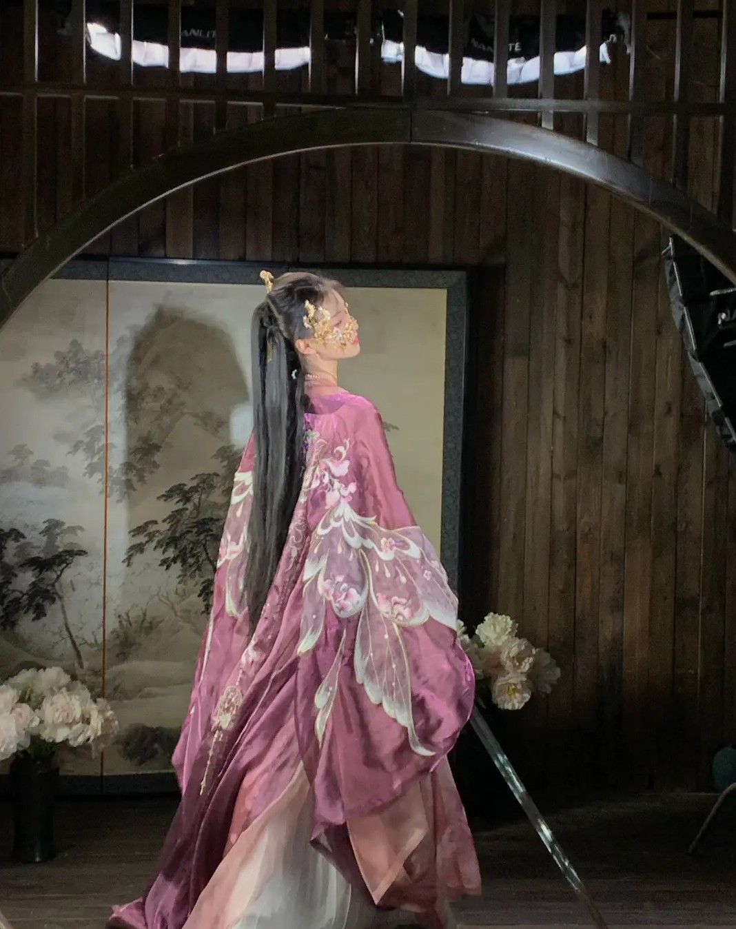 Chiffon Hanfu Dress:A Feminine Elegance in Snowy White Chiffon Hanfu Dress:A Feminine Elegance in Snowy White