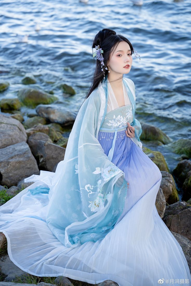 The Elegance of Clip-on Earrings and Cheongsam:A Fashionable Fusion The Elegance of Clip-on Earrings and Cheongsam:A Fashionable Fusion