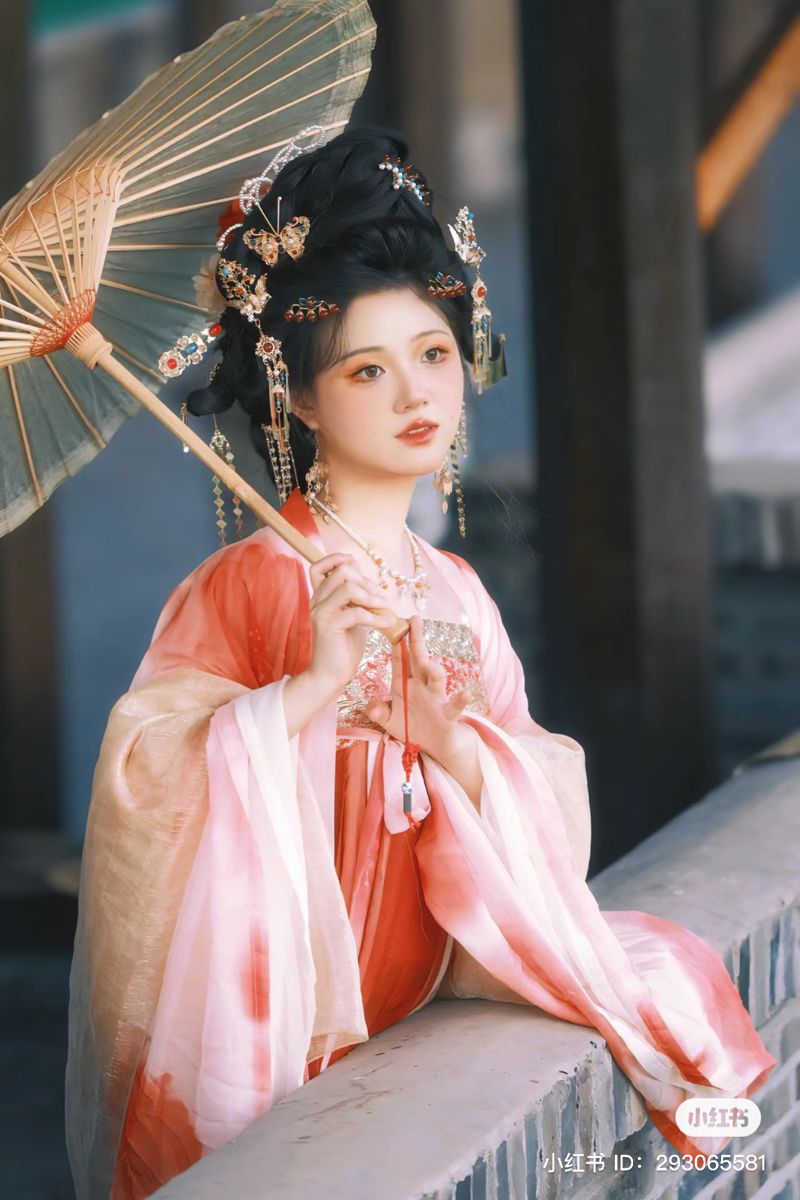 The Rise of Red Hanfu Fashion among Female Students The Rise of Red Hanfu Fashion among Female Students