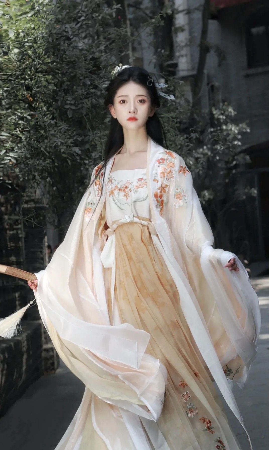 Silk Cheongsam:The Blend of Tradition and Comfort with Real Silk and Ice Silk Silk Cheongsam:The Blend of Tradition and Comfort with Real Silk and Ice Silk