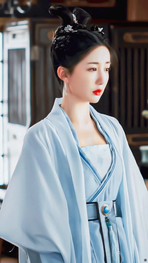 Tall and Chic in a Cheongsam:The Guide to Brighten Your Complexion Tall and Chic in a Cheongsam:The Guide to Brighten Your Complexion