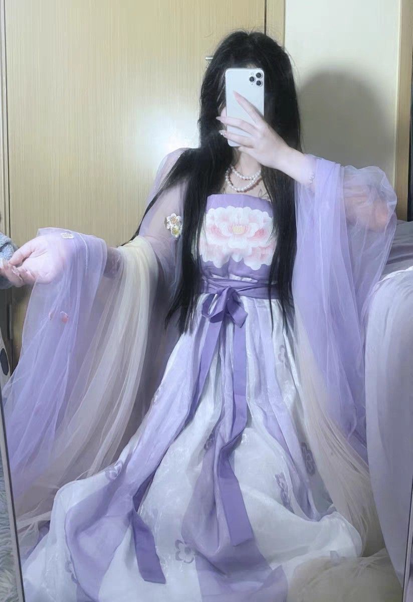 The Joy of a Brides Mother in a Cheongsam with Shawl:A Tale of Traditional Elegance The Joy of a Brides Mother in a Cheongsam with Shawl:A Tale of Traditional Elegance