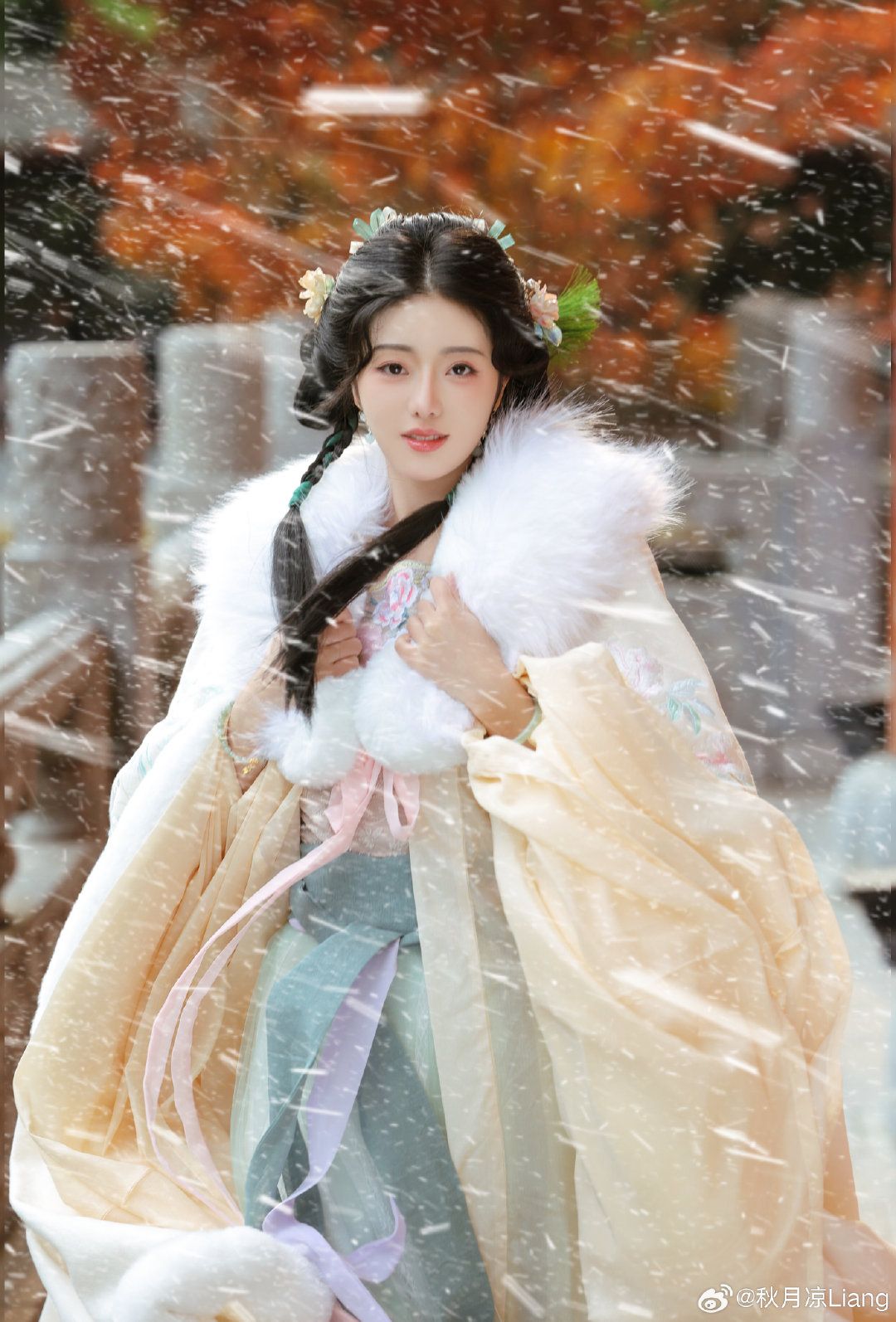 Traditional Chinese Beauty in a Hanfu Two-Piece Ensemble Traditional Chinese Beauty in a Hanfu Two-Piece Ensemble