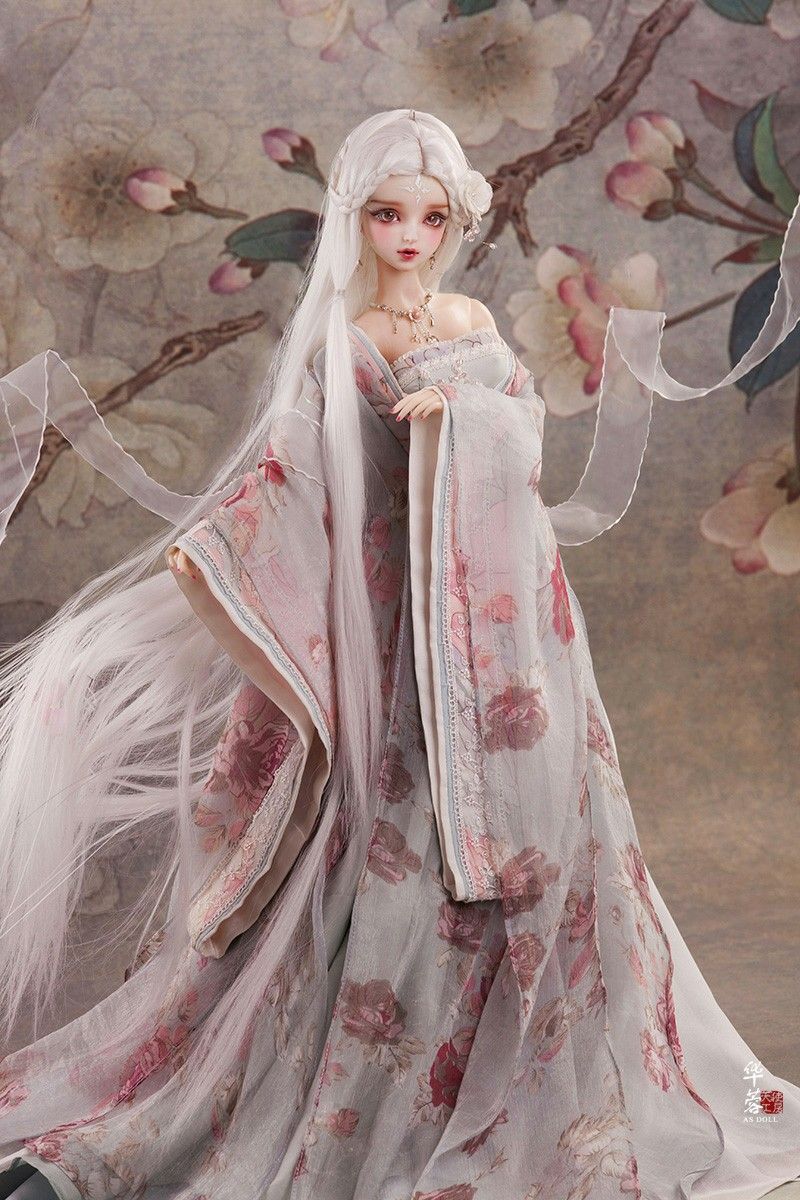 The Allure of the Trailing Hanfu:The Floor-Sweeping Elegance of Traditional Chinese Clothing The Allure of the Trailing Hanfu:The Floor-Sweeping Elegance of Traditional Chinese Clothing