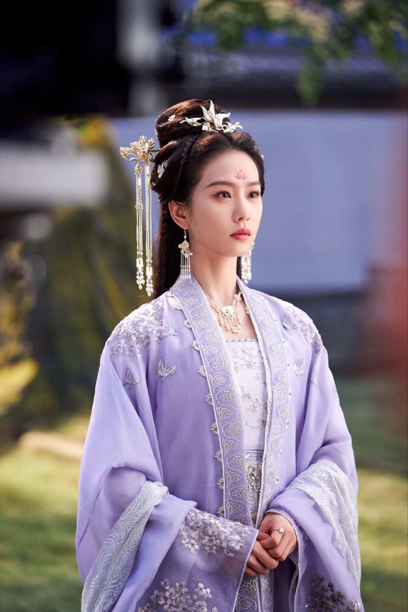 Golden Silk Elegance:The Art of Traditional Chinese Womens Tangzhuang Fashion