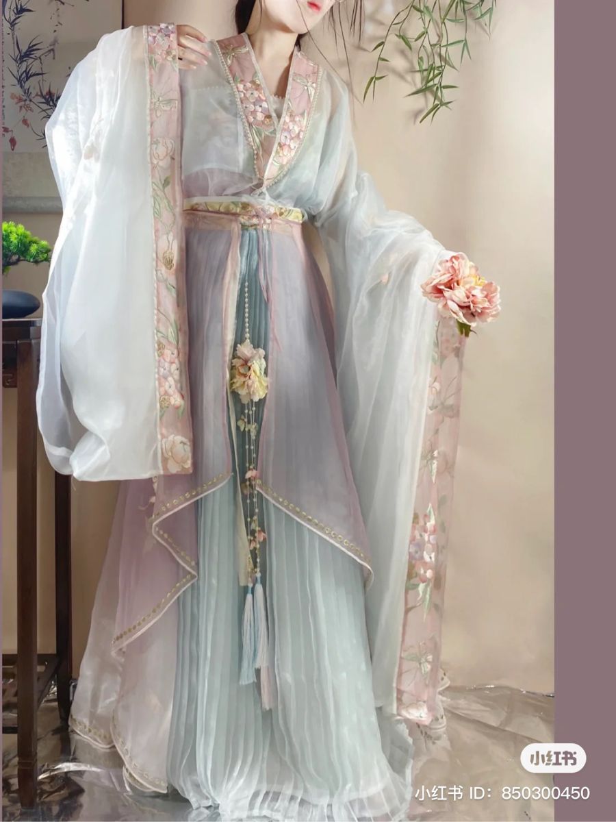 Silk Blouse to Match the Traditional Horseface Skirt:A Guide to Fashion Perfection Silk Blouse to Match the Traditional Horseface Skirt:A Guide to Fashion Perfection
