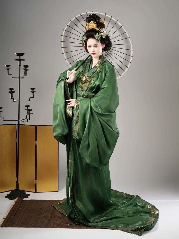 Reinventing Girls Hanfu:Modernizing Traditional Chinese Fashion Reinventing Girls Hanfu:Modernizing Traditional Chinese Fashion