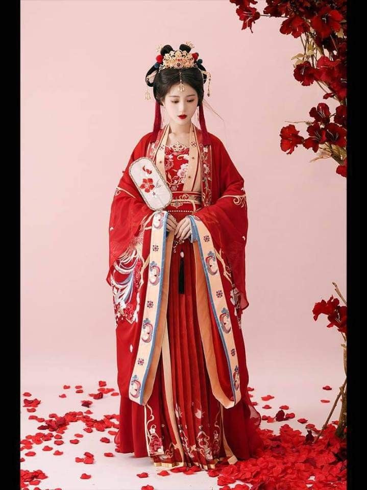 Modernizing the Cheongsam:Designing a Low-neck Version for Everyday Wear Modernizing the Cheongsam:Designing a Low-neck Version for Everyday Wear