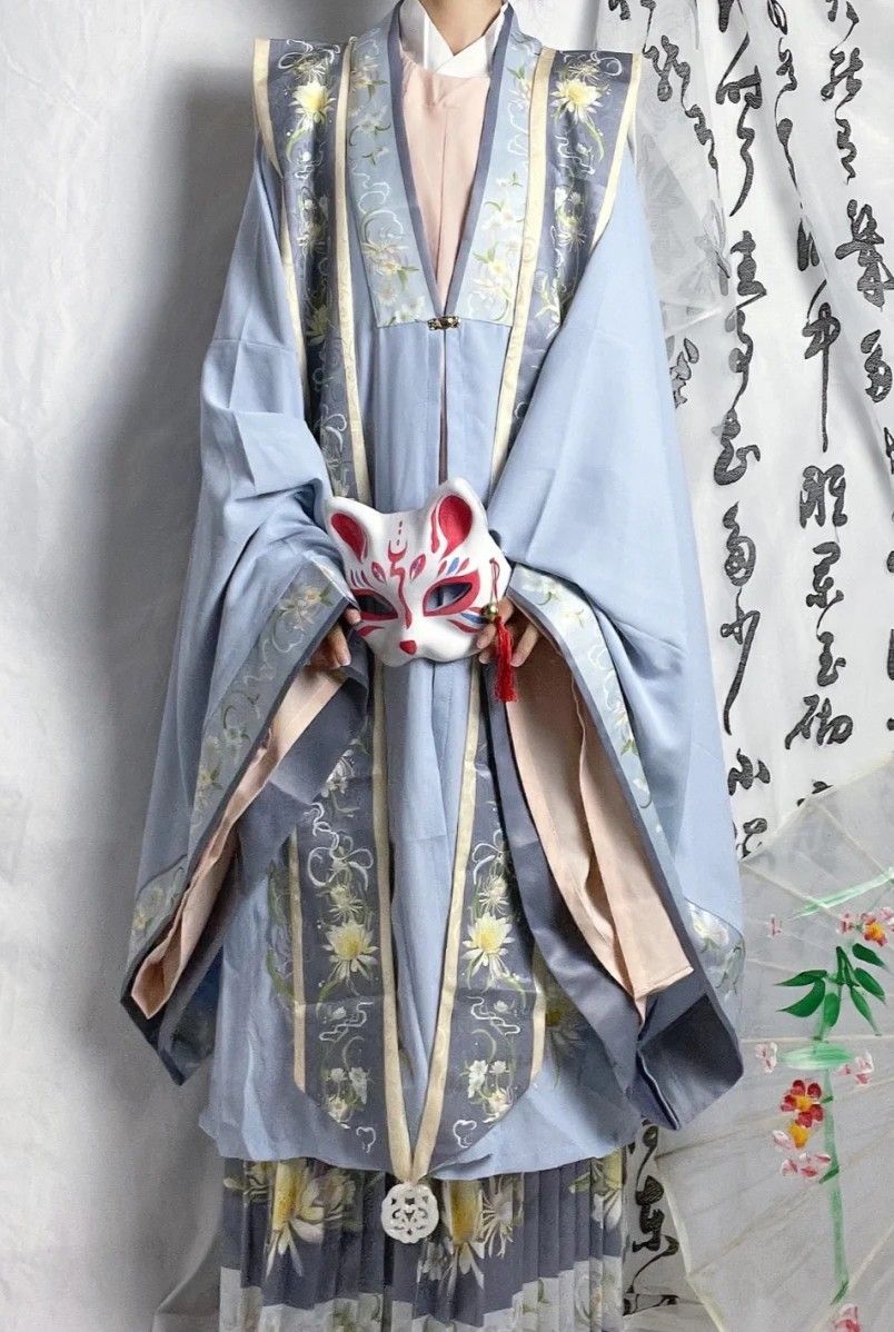 The Allure of Cold and Elegant Cheongsam:Embracing a Slimming Elegance The Allure of Cold and Elegant Cheongsam:Embracing a Slimming Elegance