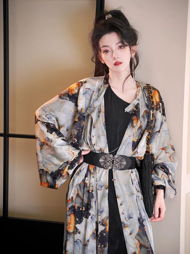Summer Elegance in a Silk Horseface Skirt Summer Elegance in a Silk Horseface Skirt