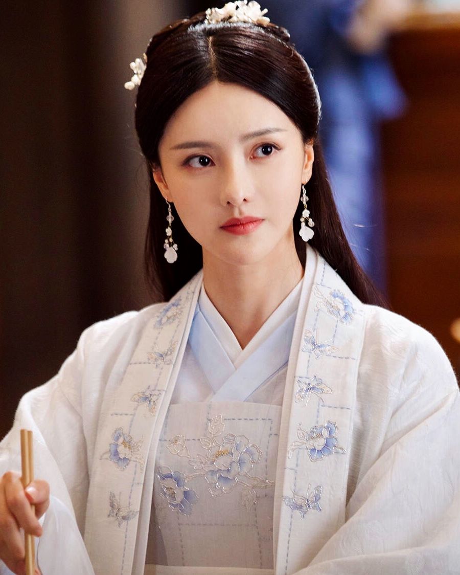 Authentic Hanfu Fashion:Exploring the Ancient Charm of Traditional Chinese Clothing Authentic Hanfu Fashion:Exploring the Ancient Charm of Traditional Chinese Clothing