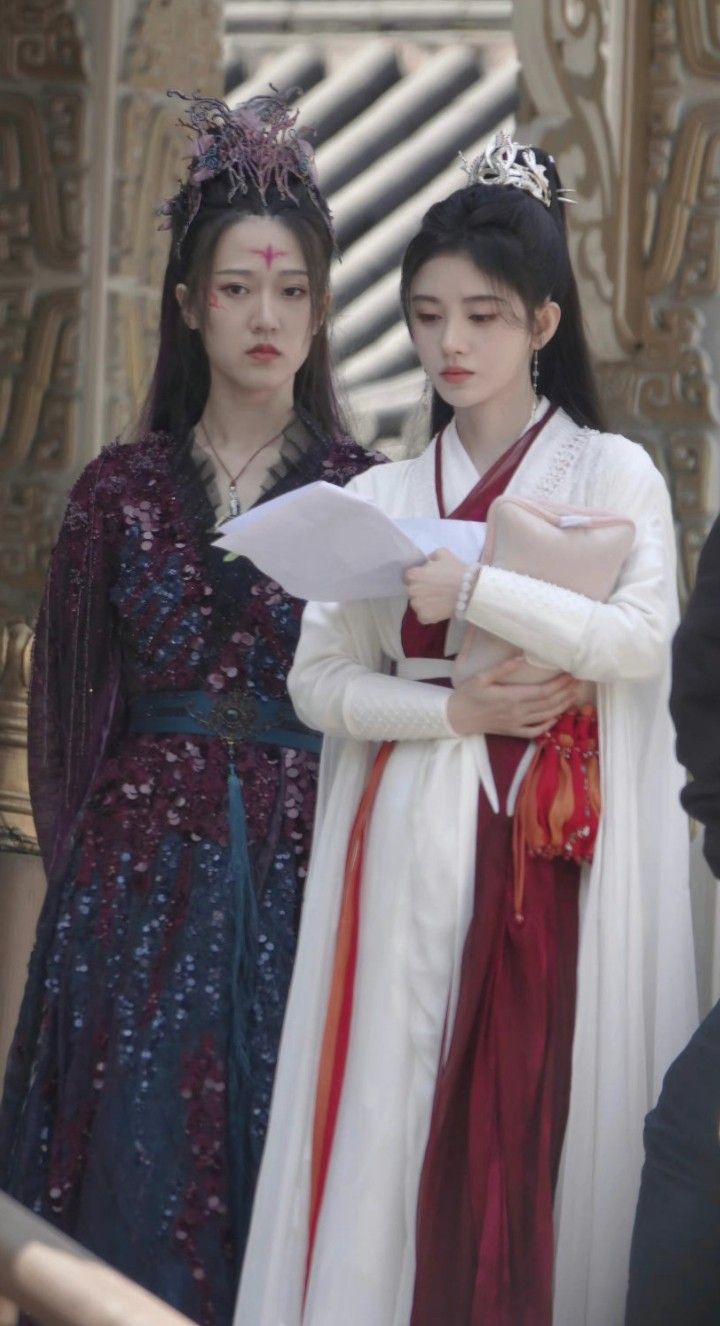 Maternal and Child Harmony in Traditional Hanfu Fashion Maternal and Child Harmony in Traditional Hanfu Fashion