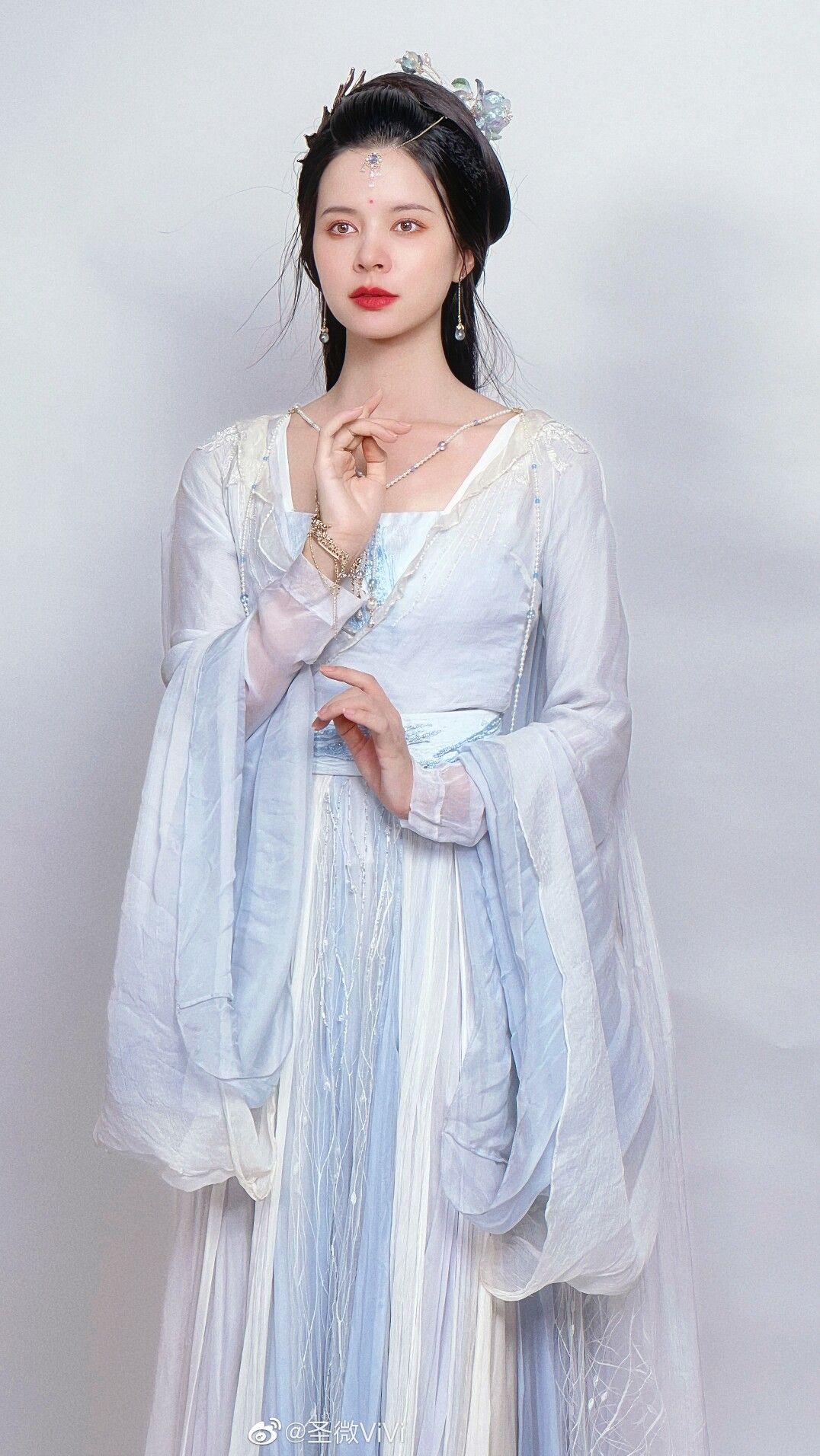 One-Piece Hanfu Hair Accessories:The Integration of Traditional Hairpins and Modern Wigs One-Piece Hanfu Hair Accessories:The Integration of Traditional Hairpins and Modern Wigs