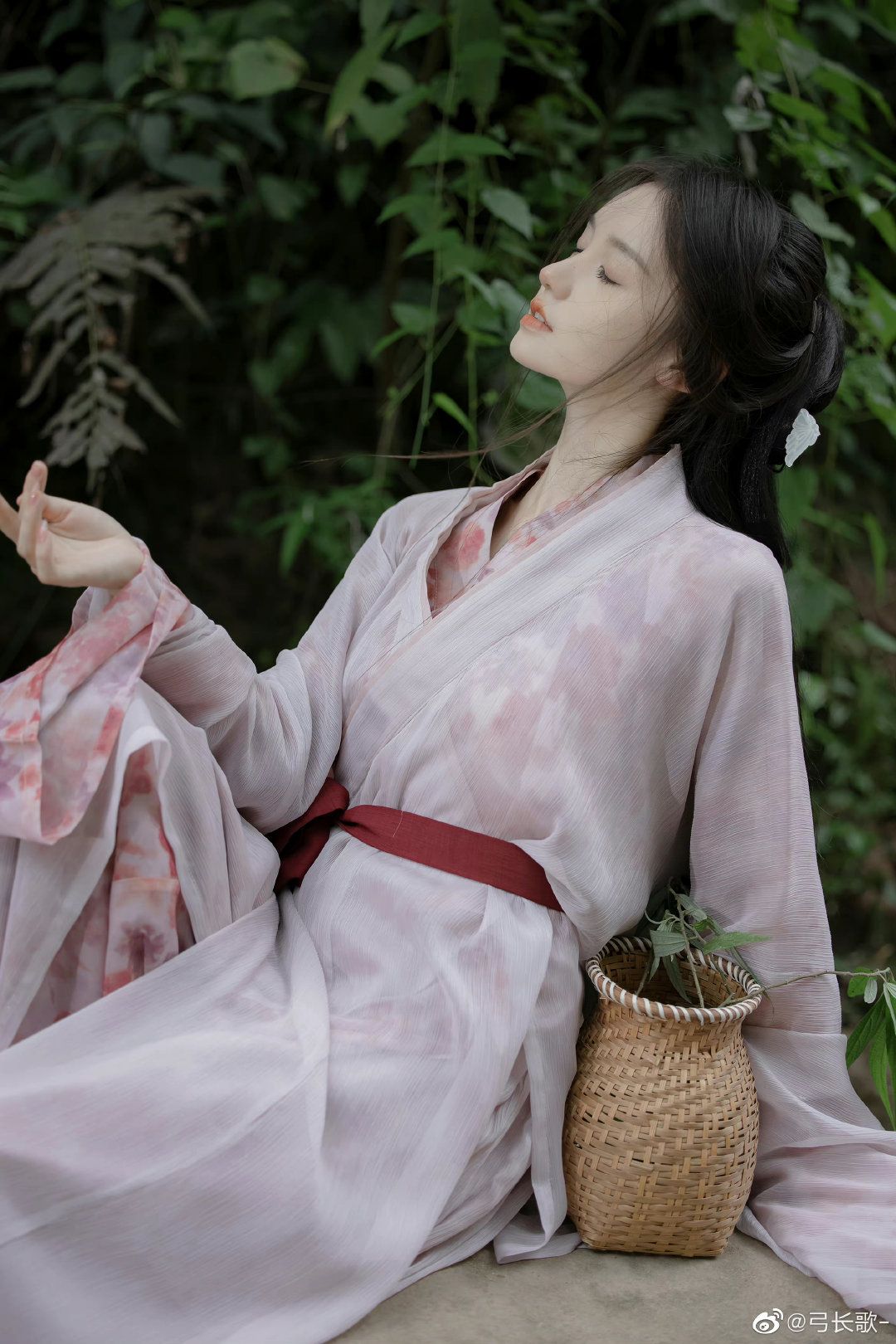 A Purple Cheongsam with Fluttering Sleeves A Purple Cheongsam with Fluttering Sleeves