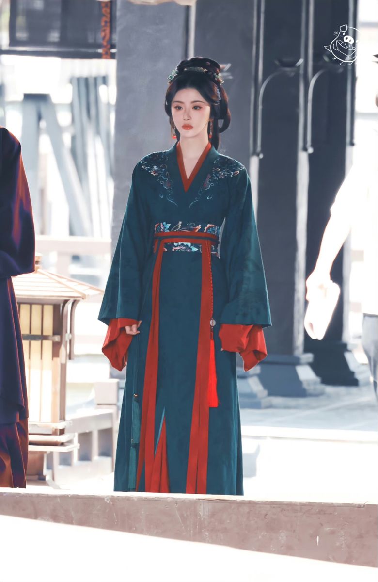 Elegant Couples Style with the Mamenqun Skirt