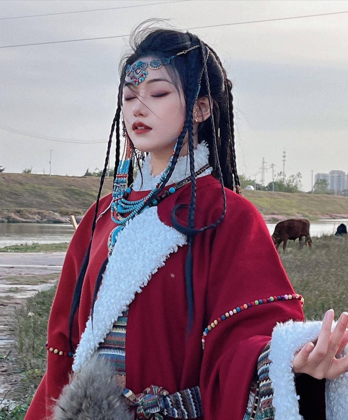 The Journey of a 14-Year-Old Girl into Traditional Chinese Attire at Middle School The Journey of a 14-Year-Old Girl into Traditional Chinese Attire at Middle School