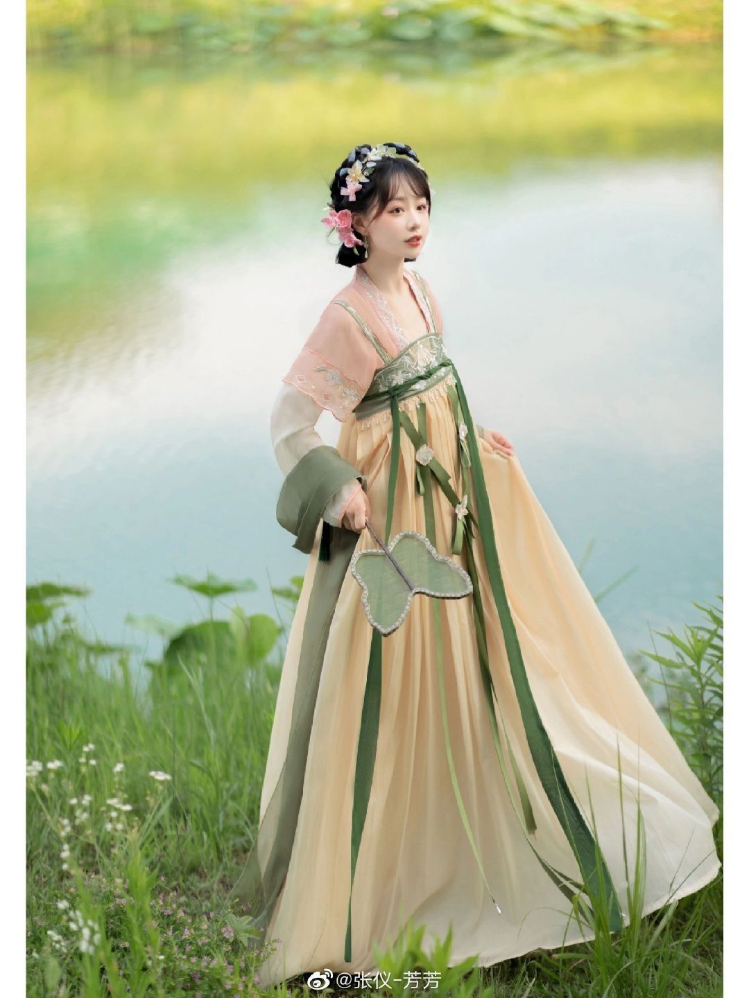 Vietnamese Ao Dai Cheongsam:Embracing the Beauty of a Plus-Size Figure Vietnamese Ao Dai Cheongsam:Embracing the Beauty of a Plus-Size Figure