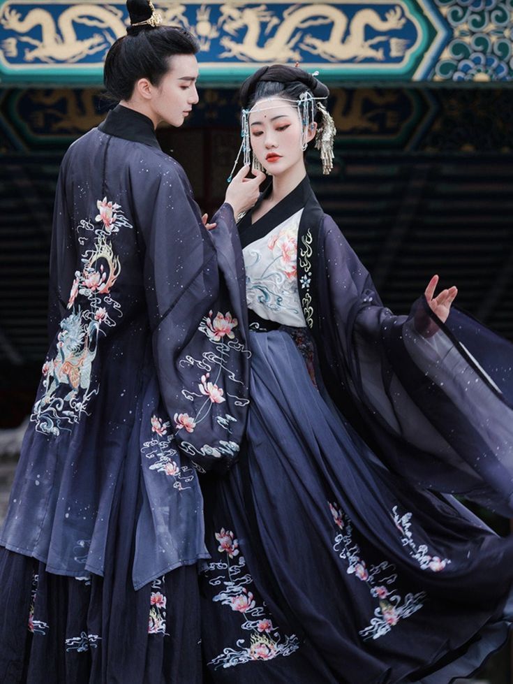Traditional Chinese Childrens Tang Suit for Girls:A Blend of Culture and Fashion Traditional Chinese Childrens Tang Suit for Girls:A Blend of Culture and Fashion