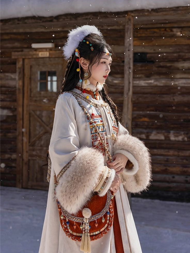 The Evolution of Hanfu Hair Buns and Headbands:A Guide to Traditional Beauty The Evolution of Hanfu Hair Buns and Headbands:A Guide to Traditional Beauty