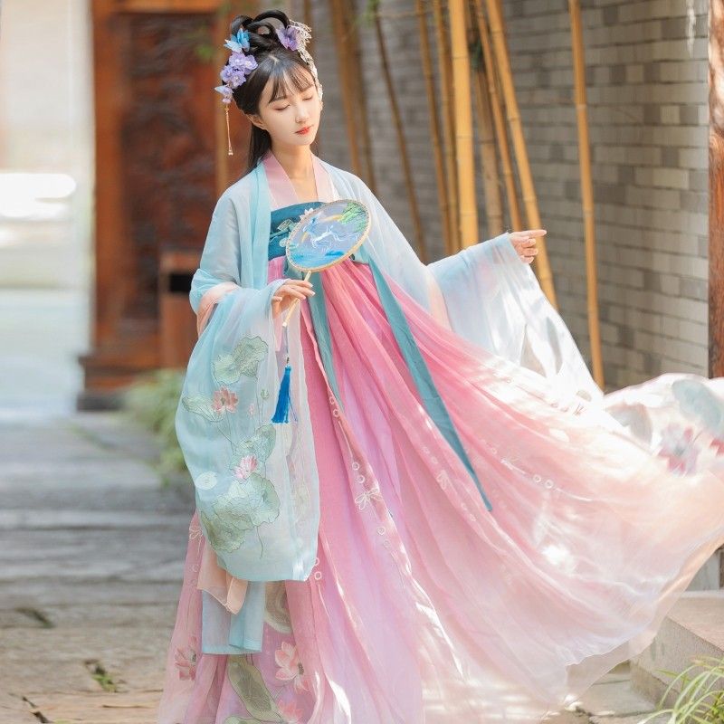 Chinese-Style Girls Cheongsam Set with Modern Twist in Two-Piece Ensemble Chinese-Style Girls Cheongsam Set with Modern Twist in Two-Piece Ensemble