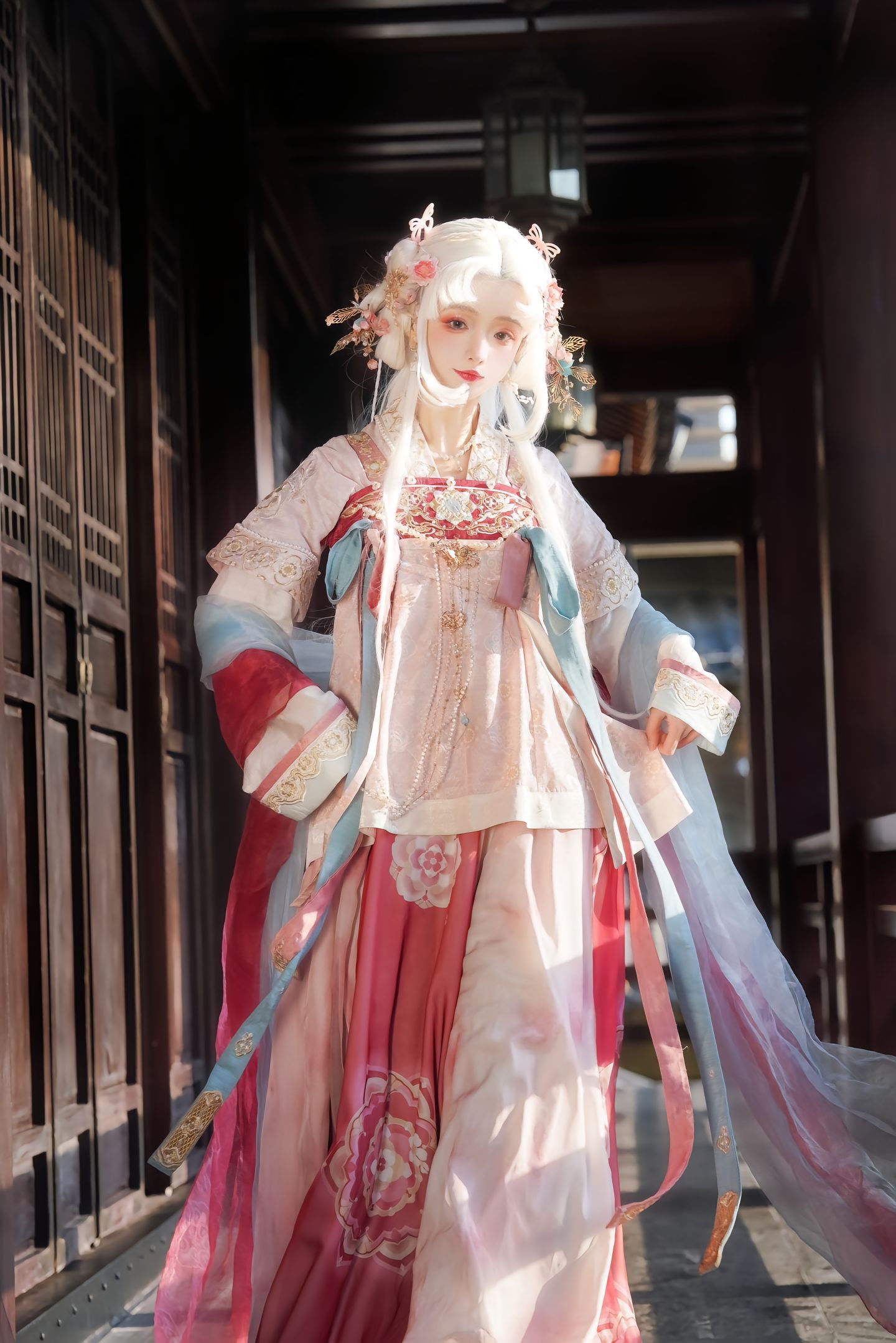A Girls World of Style:The Enchantment of斜挎包汉服 A Girls World of Style:The Enchantment of斜挎包汉服