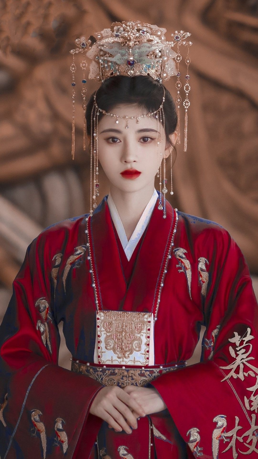 The Elegance of Hanfu:The Graceful Ribbons and Decorative Streams The Elegance of Hanfu:The Graceful Ribbons and Decorative Streams