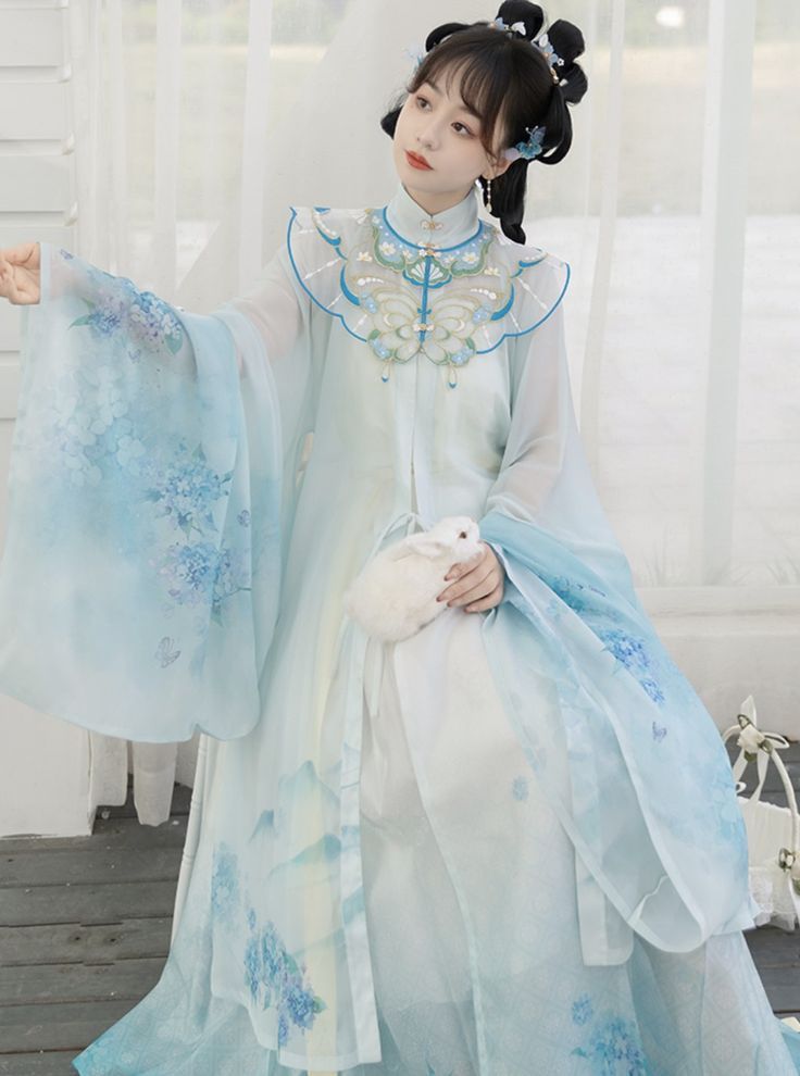 The Charm of Mid-Length Cheongsam:A Traditional Womens Dress The Charm of Mid-Length Cheongsam:A Traditional Womens Dress