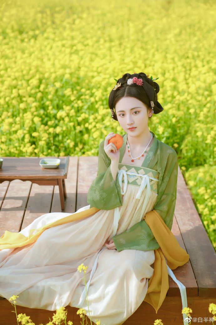 Miniature New Chinese-Style Sleeveless Cheongsam:Embracing the Essence of Traditional Elegance Miniature New Chinese-Style Sleeveless Cheongsam:Embracing the Essence of Traditional Elegance